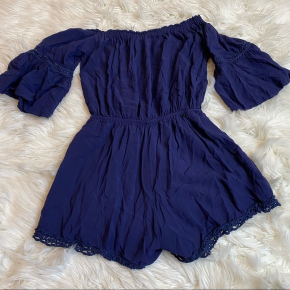 Bell Sleeve Off The Shoulder Romper size small - Picture 5 of 7